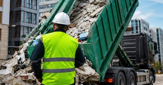 Вывоз строительного мусора в Новоуральске: услуги лицензированной компании — ПроМусор